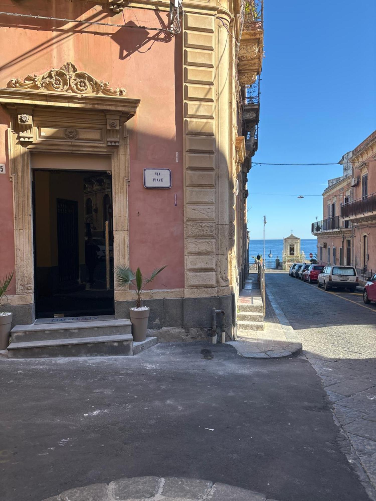 阿齐·卡斯特罗Cbh Sicitaly Group住宿加早餐旅馆 外观 照片